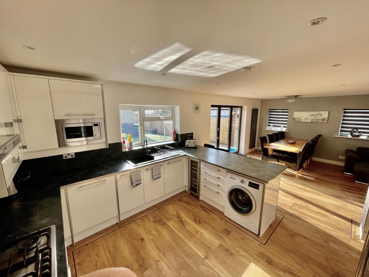 Four Corners Holiday Home Hot Tub & Sauna Ferndown Exterior foto