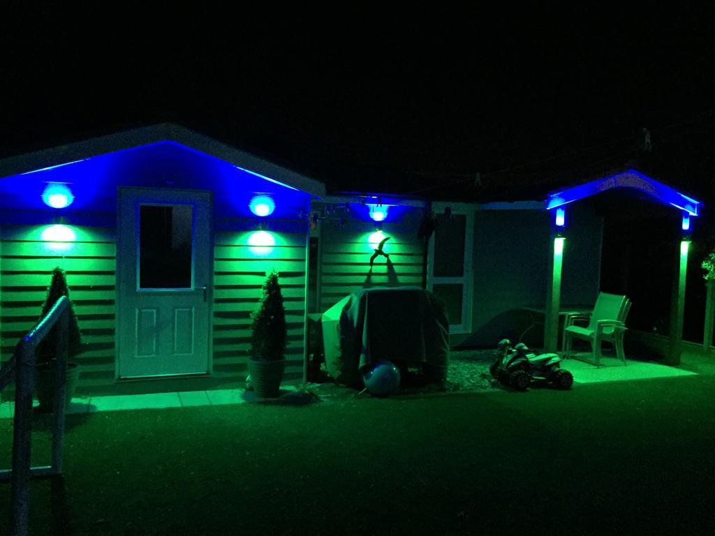 Four Corners Holiday Home Hot Tub & Sauna Ferndown Exterior foto